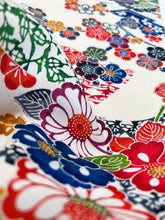画像をギャラリービューアに読み込む, 流水地紋に吉祥絵菊笹楓模様【S】
