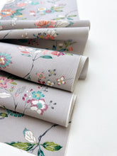 画像をギャラリービューアに読み込む, 薄暈しに花尽くし模様【六つ釦】