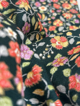 画像をギャラリービューアに読み込む, 芝地紋に唐草花更紗模様金彩縁【ブラウス】