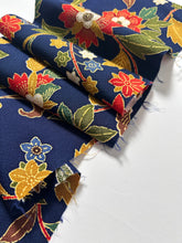 画像をギャラリービューアに読み込む, 変わり華に桔梗唐草絵模様【S】