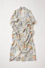 画像をギャラリービューアに読み込む, 型染に御所車風景丸文【六つ釦】