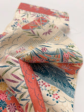 画像をギャラリービューアに読み込む, 華尽くし地紋に四季草花模様