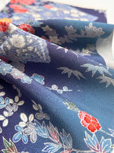 画像をギャラリービューアに読み込む, 縮緬地に四季の草花模様【長丈シュッケニ】