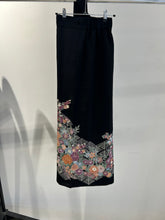画像をギャラリービューアに読み込む, 金駒縁の花尽くし模様【黒留袖】