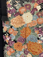 画像をギャラリービューアに読み込む, 金駒縁の花尽くし模様【黒留袖】