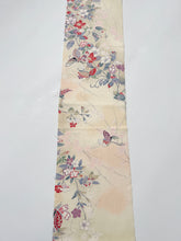 画像をギャラリービューアに読み込む, 紗綾型地紋に枝花舞蝶模様【四つ釦】