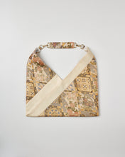 画像をギャラリービューアに読み込む, 【あずま型 中】秀宝菱額に橘松花模様