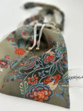 画像をギャラリービューアに読み込む, 更紗花模様の暈し染縮緬地【巾着】