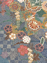 画像をギャラリービューアに読み込む, 華織り地模様に金彩縁・花蝶模様【ブラウス】