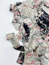 画像をギャラリービューアに読み込む, 杜若に槌車菖蒲銀彩模様【長丈シュッケニ】