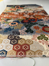 画像をギャラリービューアに読み込む, 唐織華亀甲に華尽くし模様【あずま型 大】