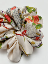 画像をギャラリービューアに読み込む, 金彩に古典花模様【大・単品】