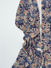 画像をギャラリービューアに読み込む, 亀甲に四季の草花尽くし模様【四つ釦】