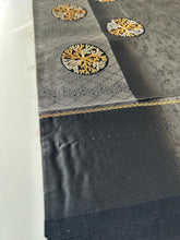 画像をギャラリービューアに読み込む, 【あずま型 中】飛び丸柄・献上有職模様引箔と金銀糸