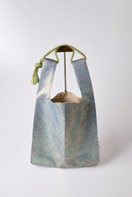 画像をギャラリービューアに読み込む, 箔散らし金彩×濁り青引箔【ケニショ・大】