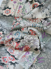 画像をギャラリービューアに読み込む, 【特長】変わり地紋に洋額縁風模様に牡丹花模様