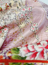 画像をギャラリービューアに読み込む, 変わり波地紋に花扇金彩縁【ブラウス】