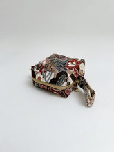 画像をギャラリービューアに読み込む, 御所車雲ヱに草花模様【小】