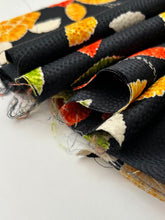 画像をギャラリービューアに読み込む, 鮫小紋地紋に葉・薔薇模様【六つ釦】