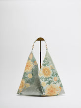 画像をギャラリービューアに読み込む, 【あずま型 中】唐織正倉院・鳳凰花模様・金銀糸