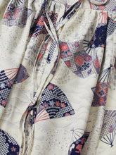 画像をギャラリービューアに読み込む, 格子畳に草花の開き扇模様【絹】