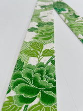 画像をギャラリービューアに読み込む, 亀甲模様に牡丹・金彩青海波模様【特短】