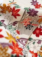 画像をギャラリービューアに読み込む, 柵に四季の草花模様・縮緬