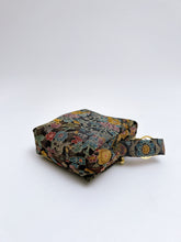 画像をギャラリービューアに読み込む, 水彩暈し風更紗唐草模様【中】