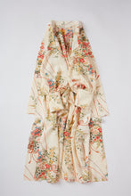 画像をギャラリービューアに読み込む, 枝梅に開き扇花づくし模様【六つ釦】