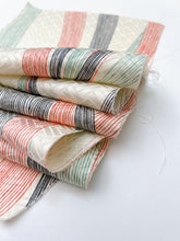 画像をギャラリービューアに読み込む, 桧垣地紋に束ね熨斗模様【六つ釦】