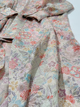 画像をギャラリービューアに読み込む, 総紗綾型地紋に絞り梅桜模様金彩【四つ釦】