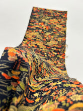 画像をギャラリービューアに読み込む, 風景に松笹楓模様・縮緬