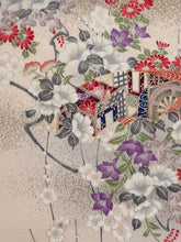 画像をギャラリービューアに読み込む, 御所車に開き閉じ扇に草花模様【六つ釦】