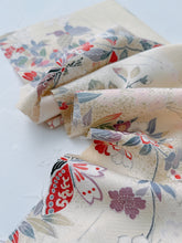 画像をギャラリービューアに読み込む, 紗綾型地紋に枝花舞蝶模様【四つ釦】