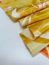 画像をギャラリービューアに読み込む, 抽象絵地紋に草花模様金彩【サイドギャザーワンピース】