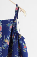 画像をギャラリービューアに読み込む, 椿に菊草花模様【サイドギャザーワンピース】