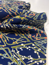 画像をギャラリービューアに読み込む, 横縞地紋に枝の実模様【S】