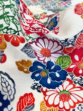 画像をギャラリービューアに読み込む, 流水地紋に吉祥絵菊笹楓模様【S】
