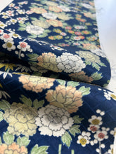 画像をギャラリービューアに読み込む, 桧垣地紋に松竹梅・牡丹模様【S】