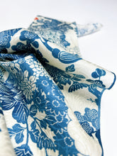 画像をギャラリービューアに読み込む, 古典御所に菊模様【ティアード】