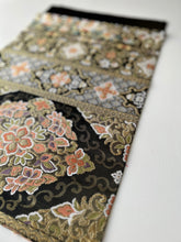 画像をギャラリービューアに読み込む, 【あずま型 中】菱華尽くしに花鳥模様刺繍・金糸