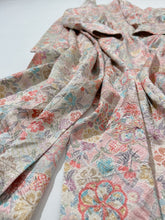 画像をギャラリービューアに読み込む, 総紗綾型地紋に絞り梅桜模様金彩【四つ釦】