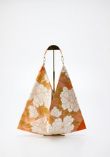 画像をギャラリービューアに読み込む, 牡丹織り模様【あずま型 中】