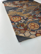 画像をギャラリービューアに読み込む, 【あずま型 中】唐織の流水松竹梅模様