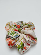 画像をギャラリービューアに読み込む, 金彩に古典花模様【大・単品】