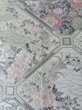 画像をギャラリービューアに読み込む, 【あずま型 中】蜀江に花尽くし模様