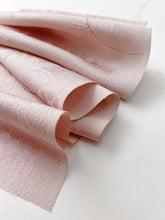 画像をギャラリービューアに読み込む, 縦縞に唐花織り出し模様に線描き【四つ釦】