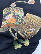 画像をギャラリービューアに読み込む, 【予約品】印籠模様にオパール箔付け・黒留袖【フォーマルシュッケニ】