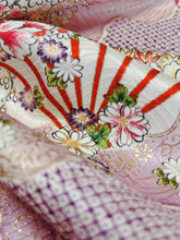 画像をギャラリービューアに読み込む, 変わり波地紋に花扇金彩縁【ブラウス】