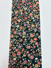 画像をギャラリービューアに読み込む, 芝地紋に唐草花更紗模様金彩縁【ブラウス】